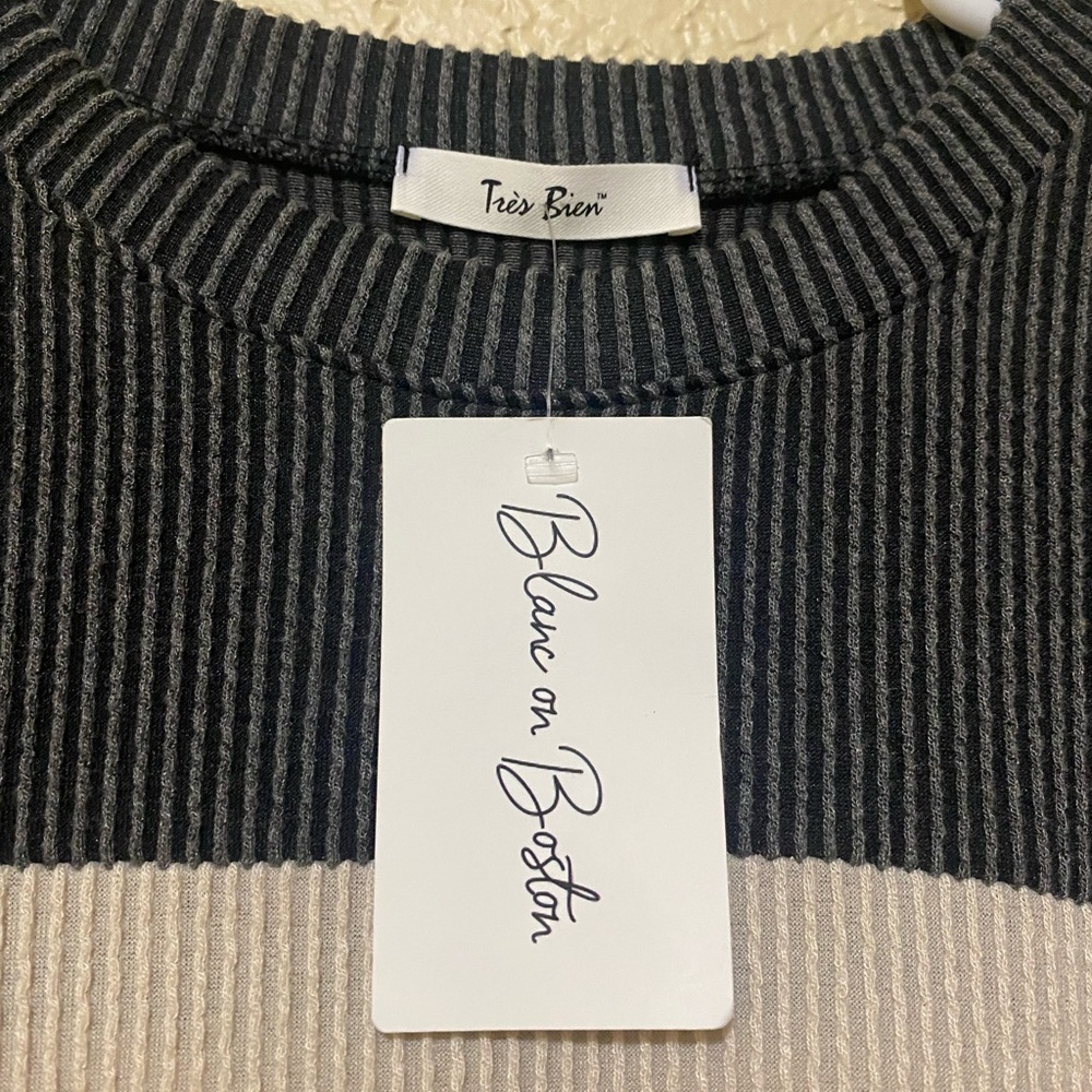 Tres Bien Ribbed Colorblock Top - Picture 3 of 4